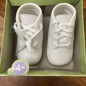 Teeny toes shoes/ Walking shoes  size 4W New with tag